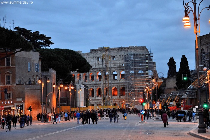 colosseum-by-night