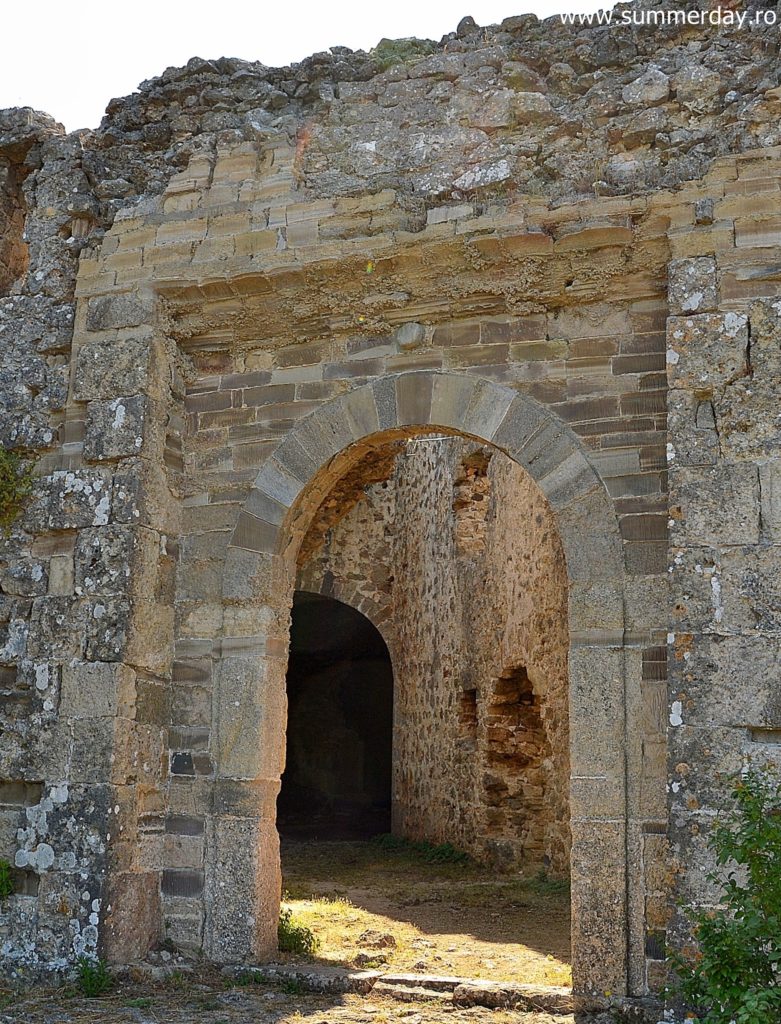 intrarea-in castel